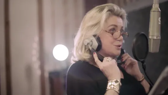 2017 Le clip de Catherine Deneuve en duo avec Igit- Noir et Blanc 1080p