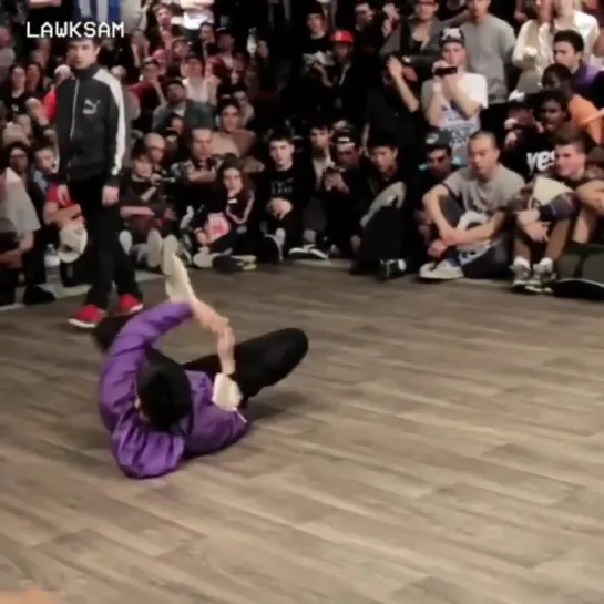 Bboy Fanatik (Knuckleheads Cali). Back To The Raw Circles 2012. #breaks #breakdance