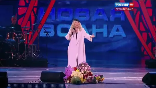 Алла Пугачева - Осенние листья(Новая Волна-2015 в Сочи.День 6-й, 7.10.)?.)