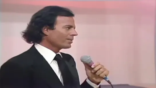 Julio Iglesias - 33 Años