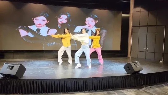 230722 FNLK fansign ODD EYE CIRCLE (Kim Lip, JinSoul, Choerry)