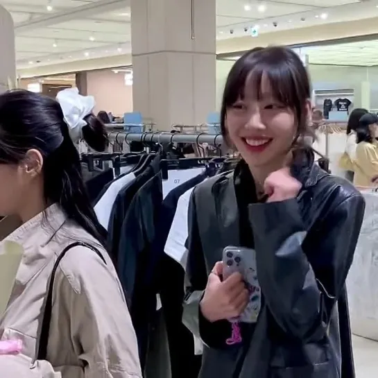 230401 Someone met Yves while shopping (seen with Jueun)