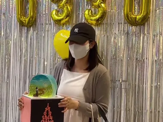 230331 Olivia Hye visited her 5th anniversary cafe event