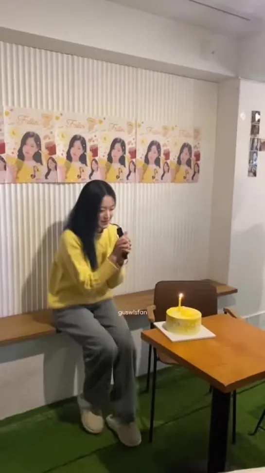 221115 Hyunjin visiting her birthday cafe event