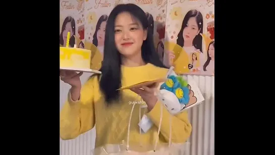 221115 Hyunjin visiting her birthday cafe event