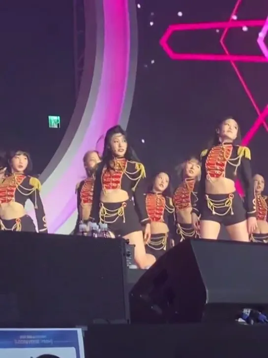 [SPOILERS] 220211 LOONA Concert: [LOOΠΔVERSE : FROM] Offline Day 1 - Why not remix