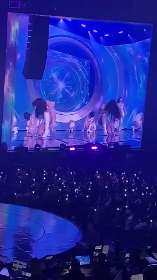 [SPOILERS] 220211 LOONA Concert: [LOOΠΔVERSE : FROM] Offline Day 1 - Butterfly