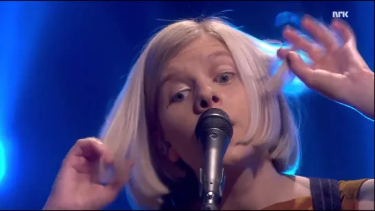 AURORA - Half The World Away (live)