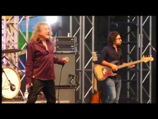 Robert Plant sings 'Rock and Roll' at Safeway Waterfront Blues Festival