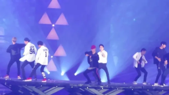 [FANCAM] 180602 EXO ElyXiOn in HK Day1- DONT GO 나비소녀