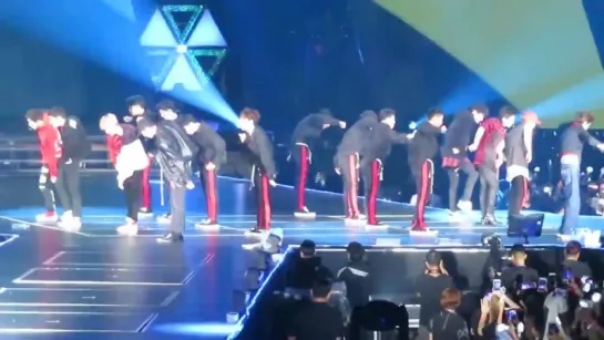 [FANCAM] 180602 EXO ElyXiOn in HK Day1- Coming Over