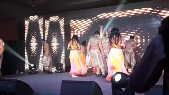 Urvashi rautela dance performance with sara jaamana