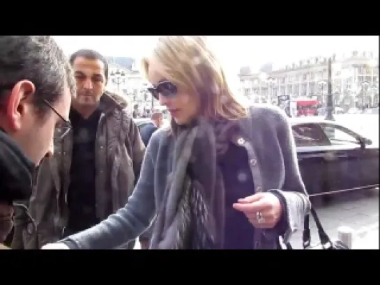 Sharon Stone signing autographs in Paris 2011 [07.04.2011]