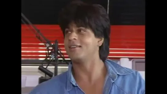 Shahrukh Khan singing