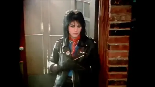 Joan Jett and The Blackhearts -  I Love Rock N Roll (1982) (с русскими субтитрами)