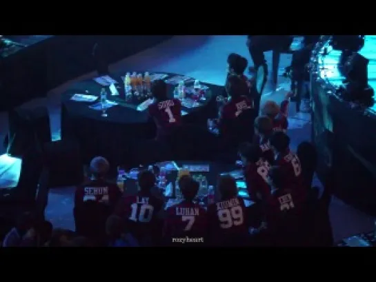 [FANCAM] 140123 EXO watching SHINee @ 23rd Seoul Music Awards