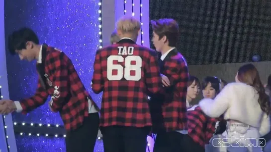 [FANCAM] 140123 Tao Hits Baekhyun @ 23rd Seoul Music Awards