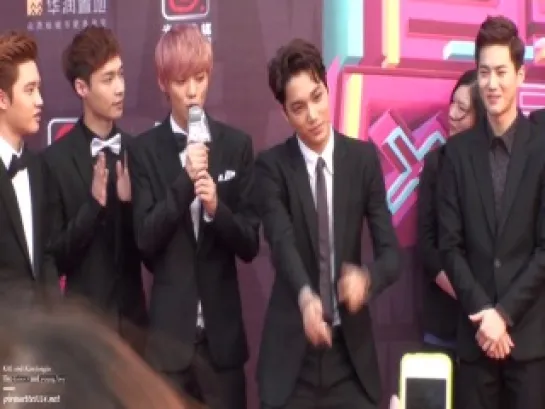 [FANCAM] 130414 EXO @ 13th Annual Billboard Music Festival - Red Carpet