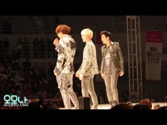 [FANCAM] 130406 Kai, Sehun, Chanyeol Modeling @ S/S Seoul Girls Collection