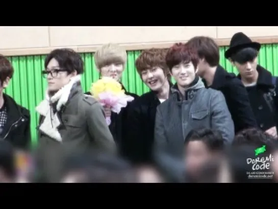 [FANCAM] 130207 EXO @ SOPA Graduation Ceremony