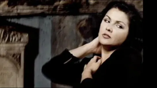 Anna_Netrebko_D_amor_sull_ali_rosee_Il_Trovatore_Verdi_2011_medium