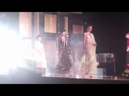 Hema Malini, Esha Deol, Sameera Reddy And Jackky Bhagnani At Bridal Week.mp4