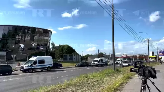 Обстановка у ЧВК Вагнер Центра в Петербурге: к зданию подъехала машина спецполка МВД. Силовики вошли внутрь