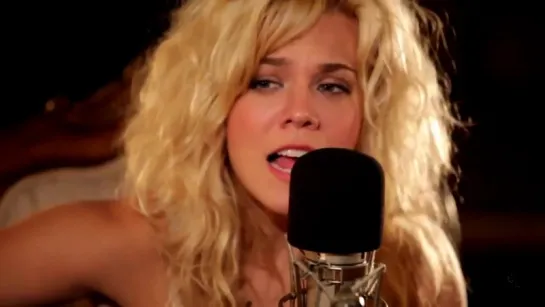 The Band Perry «Hip to My Heart» (2010, live acoustic)