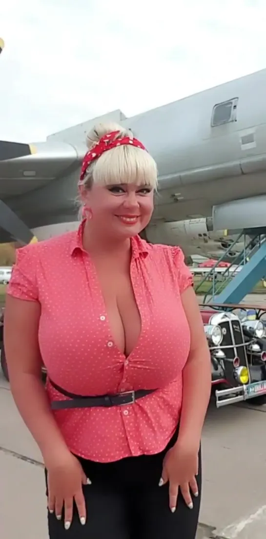 Мила Кузнецова - 13 размер сисек (Busty Ukrainian Goddess, PlusSize, Big Tits, Curvy, Сиськи)