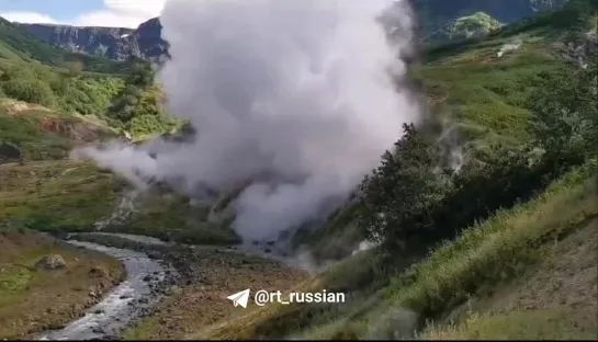 На Камчатке активизировался второй по объëму извержений гейзер в мире — Грот