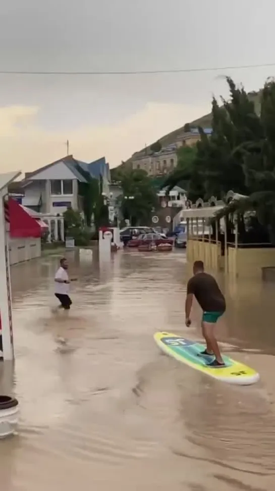 Набережная Балаклавы ушла под воду после сильного ливня