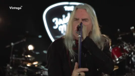 Saxon - 747 (Strangers In The Night)