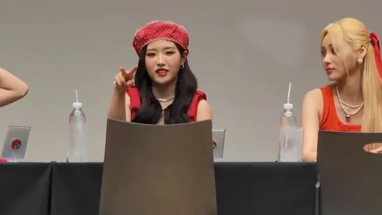 220626 Fansign Makestar - Olivia Hye LOONA