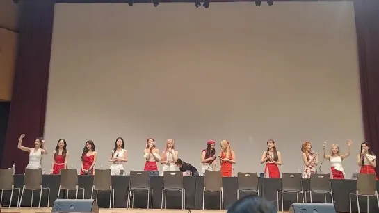 220626 Fansign Makestar - LOONA