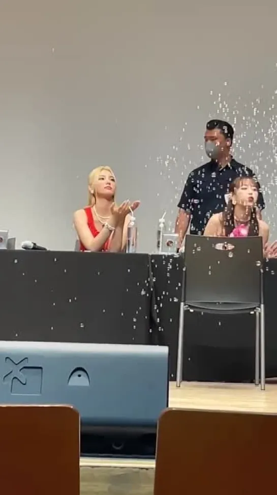 220626 Fansign Makestar - Chuu, JinSoul LOONA