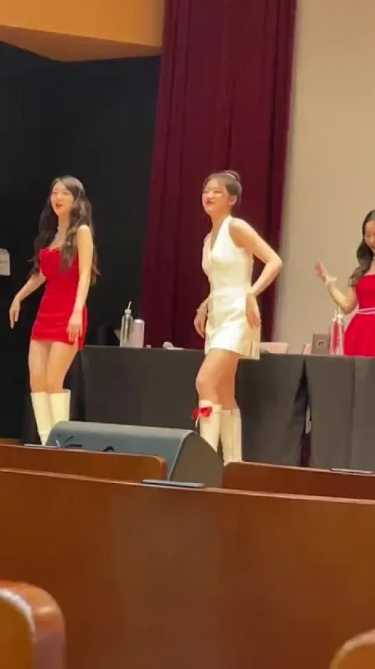 220626 Fansign Makestar - HyunJin, YeoJin LOONA