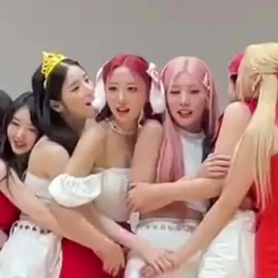 220626 Fansign Makestar - HeeJin, Yves, Kim Lip, Olivia Hye, JinSoul  LOONA