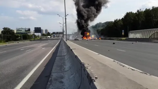 Взрыв газели с балонами на МКАДе