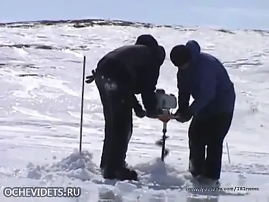 пробурили лунку для зимний рыбалки