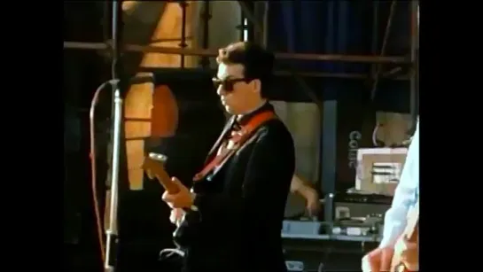 Elvis Costello And The Attractions - Strict Time