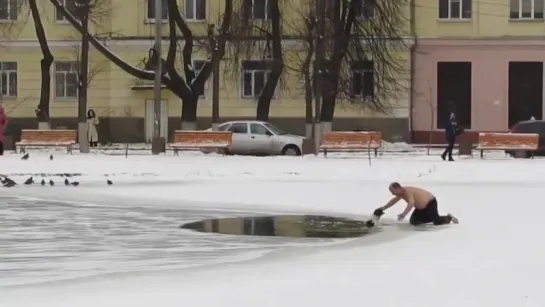 У собаки не было шансов, но нашелся добрый обычный человек )