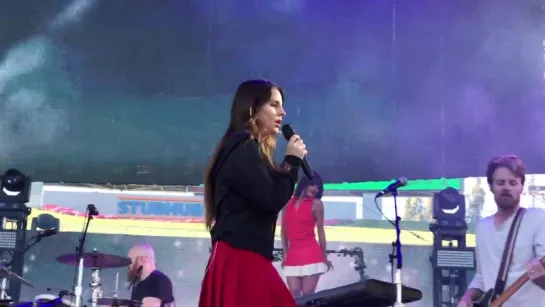 Lana Del Rey – Cruel World (Live @ «KROQ Weenie Roast Y Fiesta»)