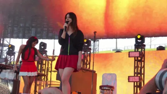 Lana Del Rey – Summertime Sadness (Live @ «KROQ Weenie Roast Y Fiesta»)