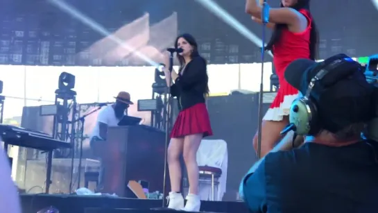 Lana Del Rey – Off To The Races (Live @ «KROQ Weenie Roast Y Fiesta»)