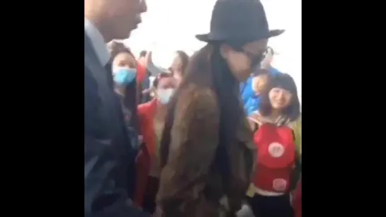 Victoria&Luna at Baiyun Guangzhou Airport (141117)