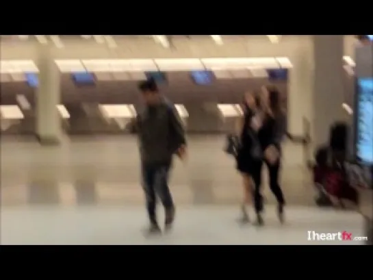 Jessica & Krystal Arriving at JFK Airport (140508)