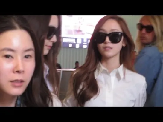 Krystal&Jessica Arrival to LAX (140413)