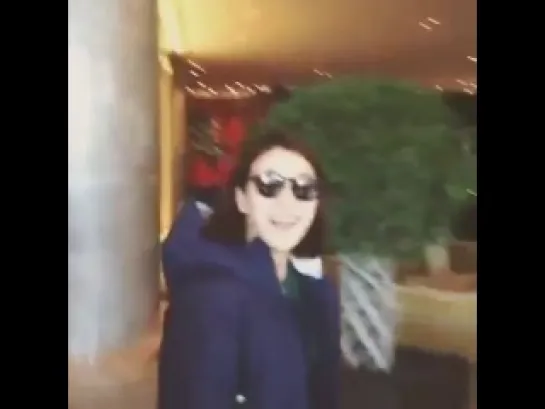 Luna Leaving Hotel (140323)