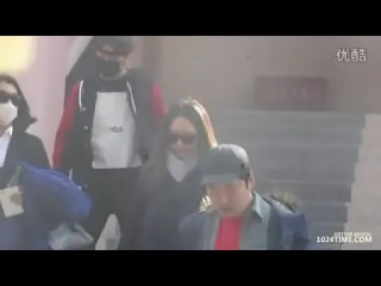 f(x) Leaving Their Hotel in Changsha (140101)