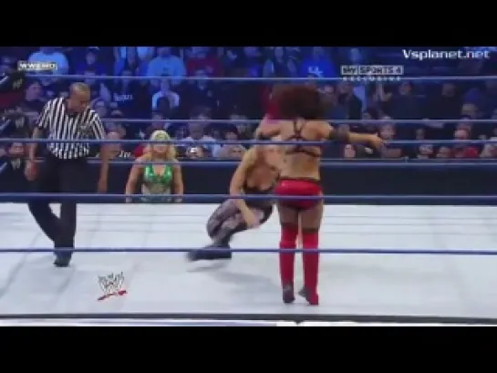 WWE SmackDown 10.12.2010 - Layla vs. Natalya